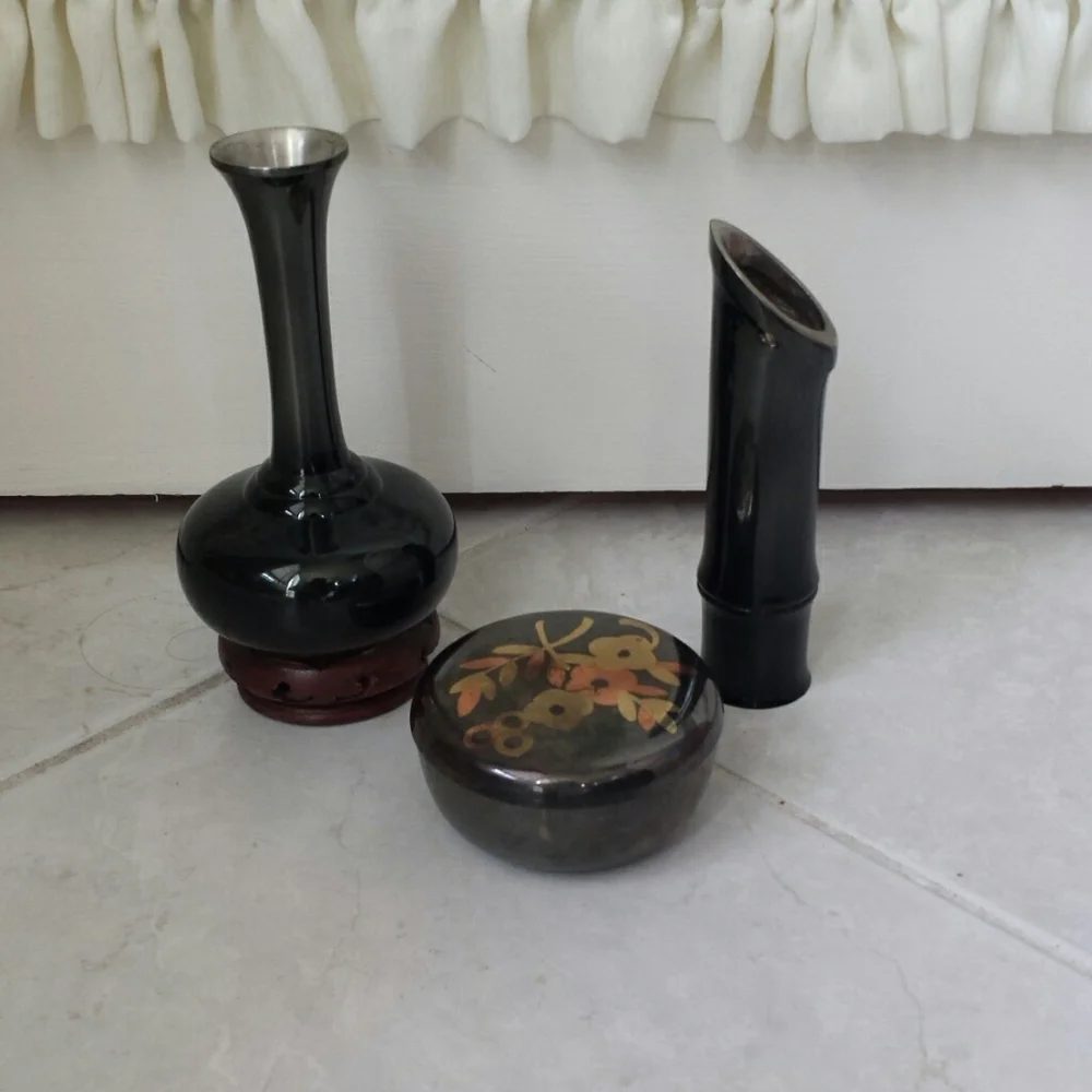 2 Japanese Vases and Trinket Box